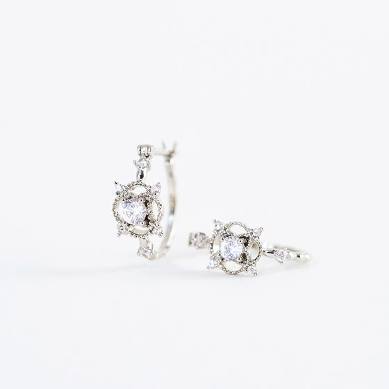 Daol Flower Earrings