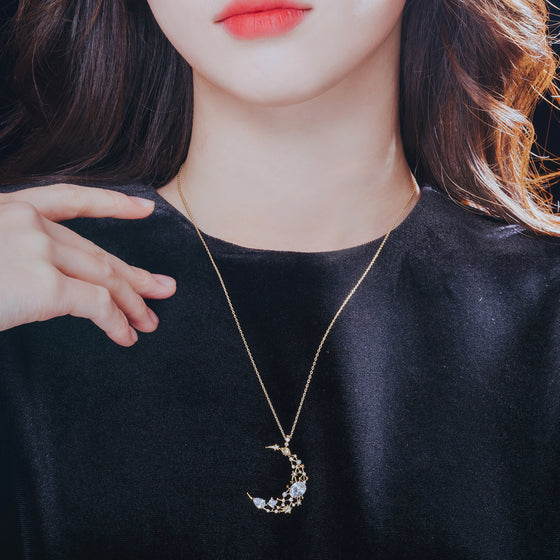 LUNA EFFECT Necklace (crescent) - Wingbling Global