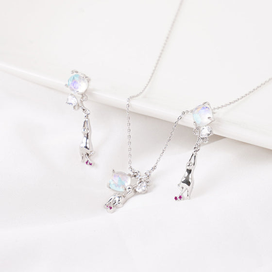 Dreaming Cat Necklace