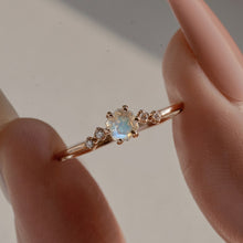  14k Briller Natural Moonstone Ring